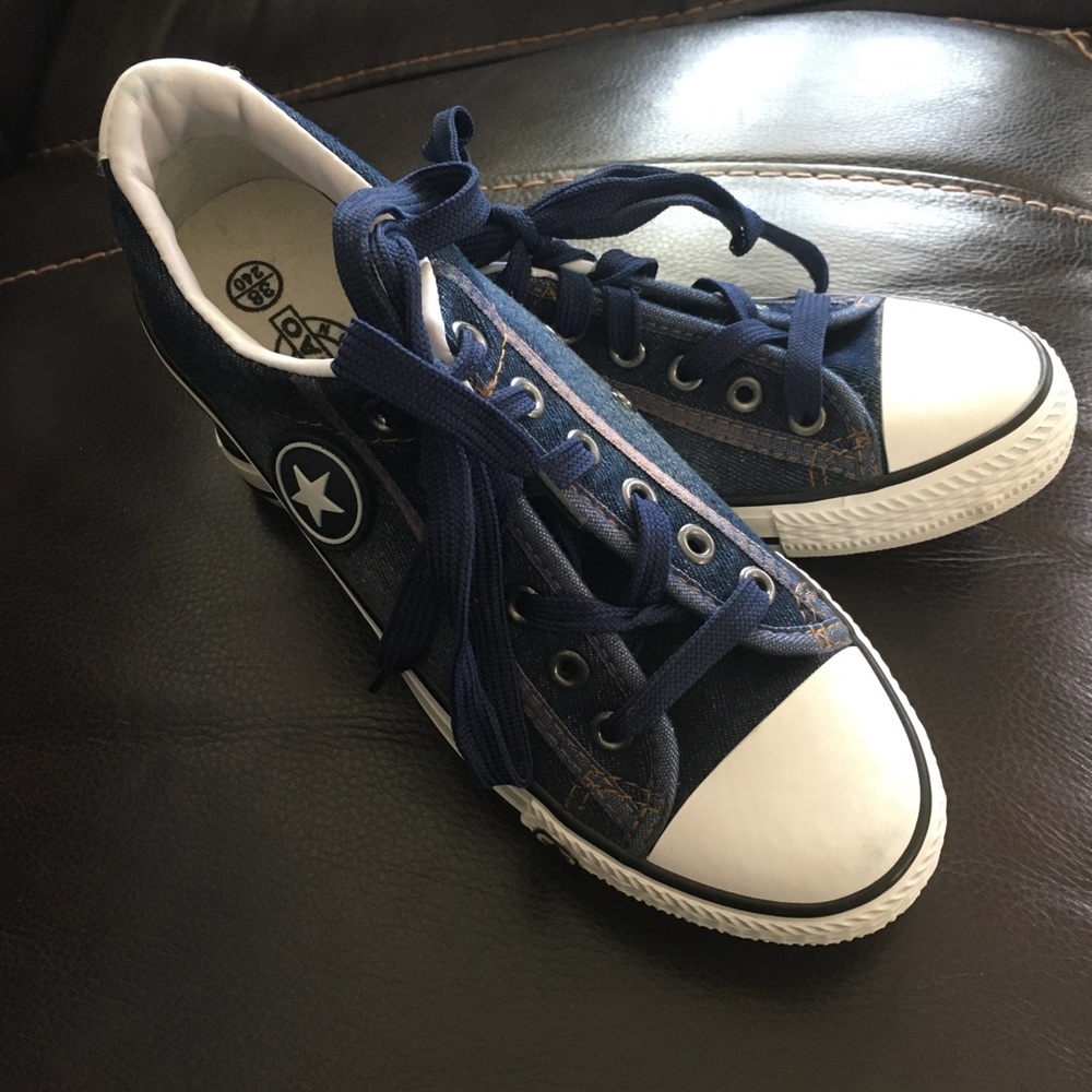 MINGBAO NWOT measures 10” heel to toe